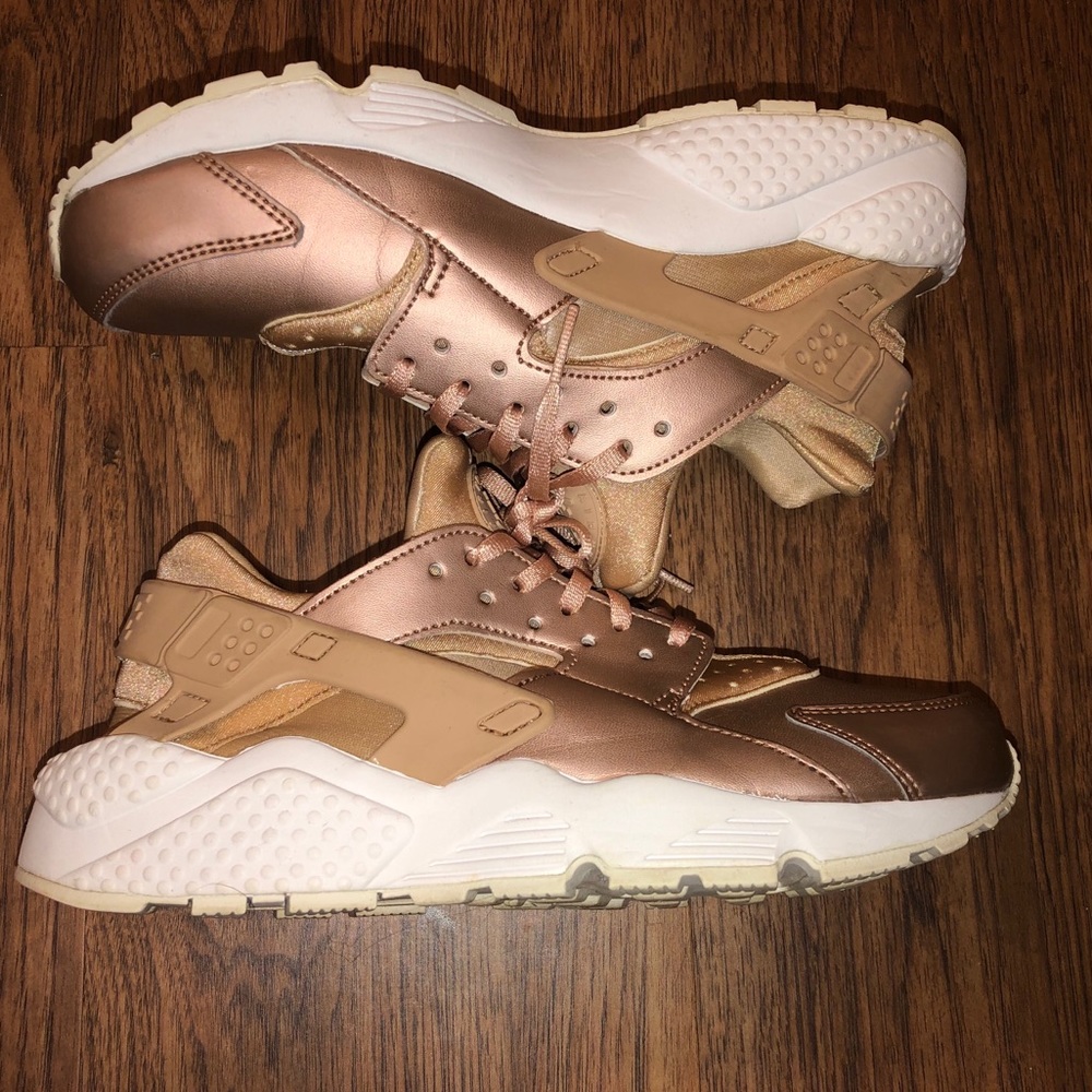 Nike Rose Gold Huaraches